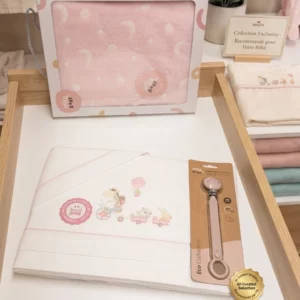 Plaide rose poudré avec parure de lit ourson  baby shower pink