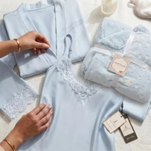 Pyjama allaitement avec plaide bébé